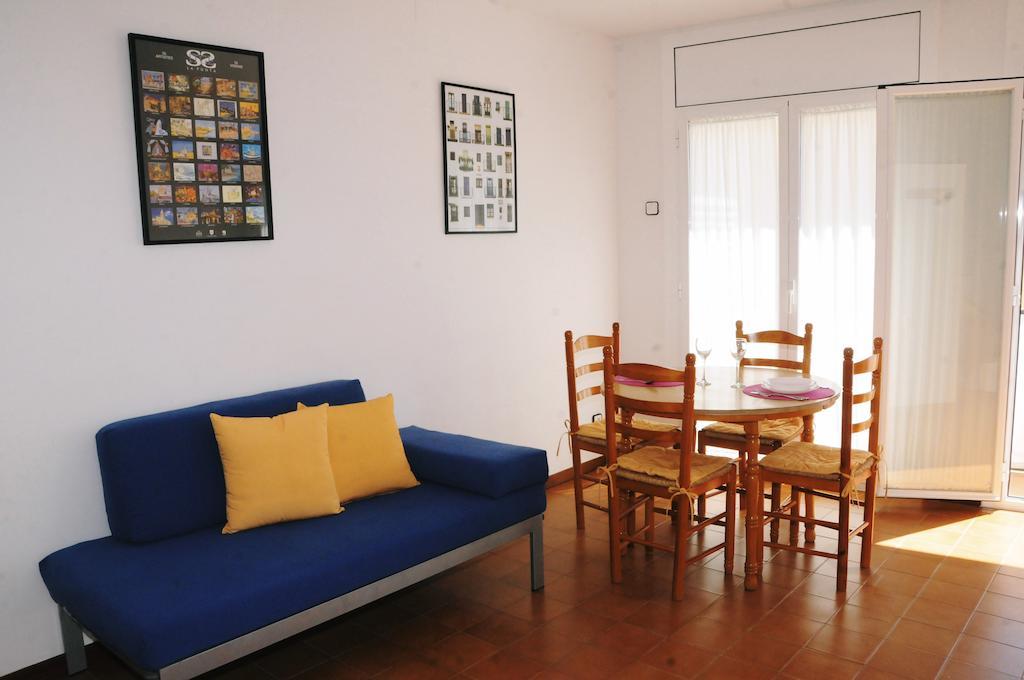 Apartaments Bonaventura 7 Sitges Oda fotoğraf